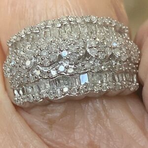 NWT 1 full carat Natural Diamonds, Elegant Sterling silver Women's Ring